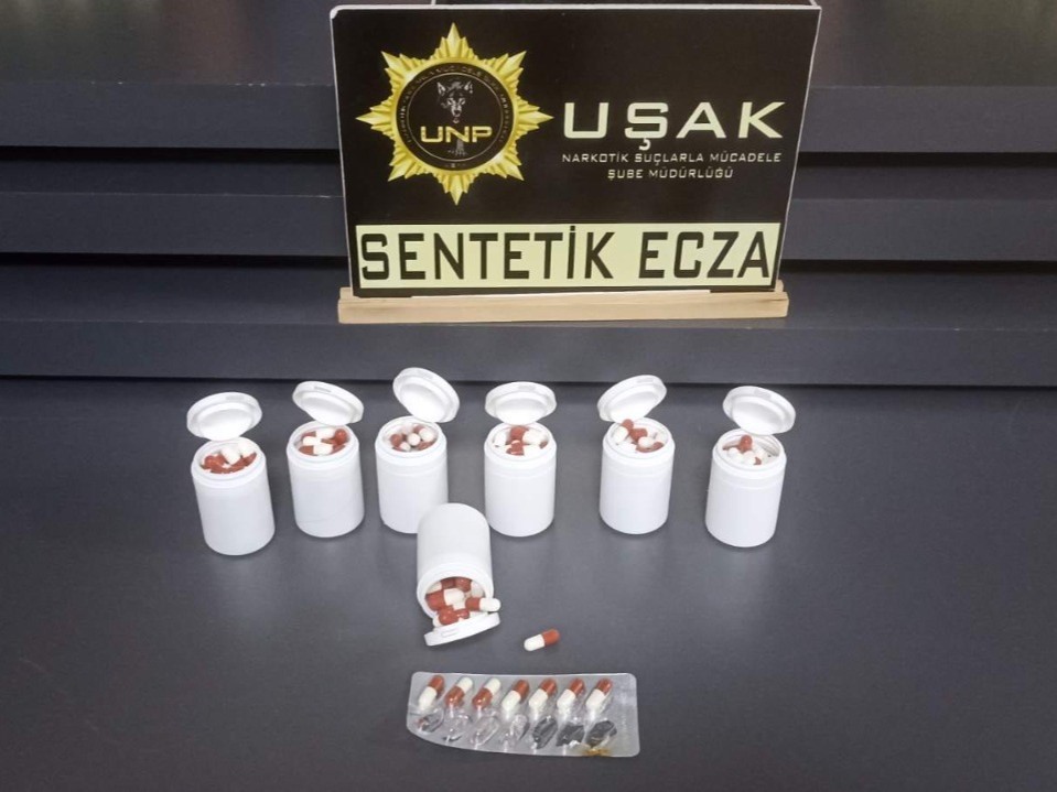 Uşak&rsquo;ta narkotik ekiplerinden zehir tacirlerine darbe: 14 tutuklama
