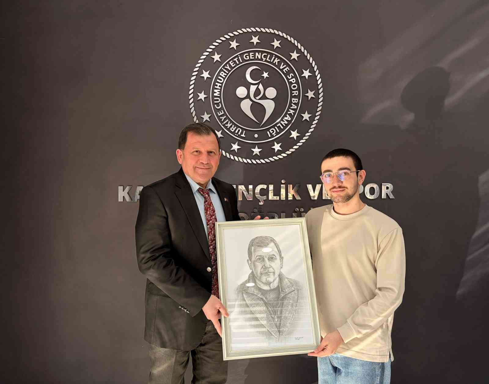 Şampiyon sporcudan Kabakcı&rsquo;ya anlamlı hediye
