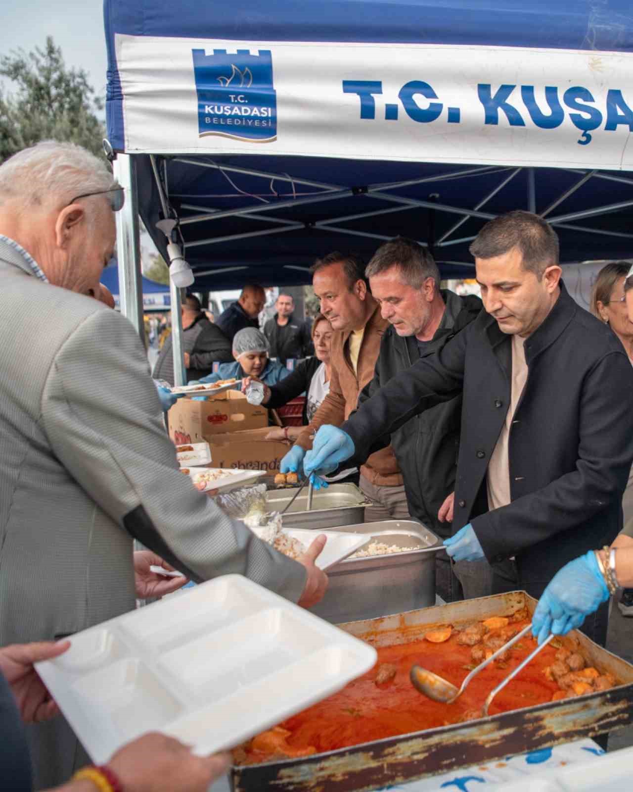 Kuşadası Belediyesi&rsquo;nden Ramazan ayı boyunca 18 bin kişilik iftar yemeği

