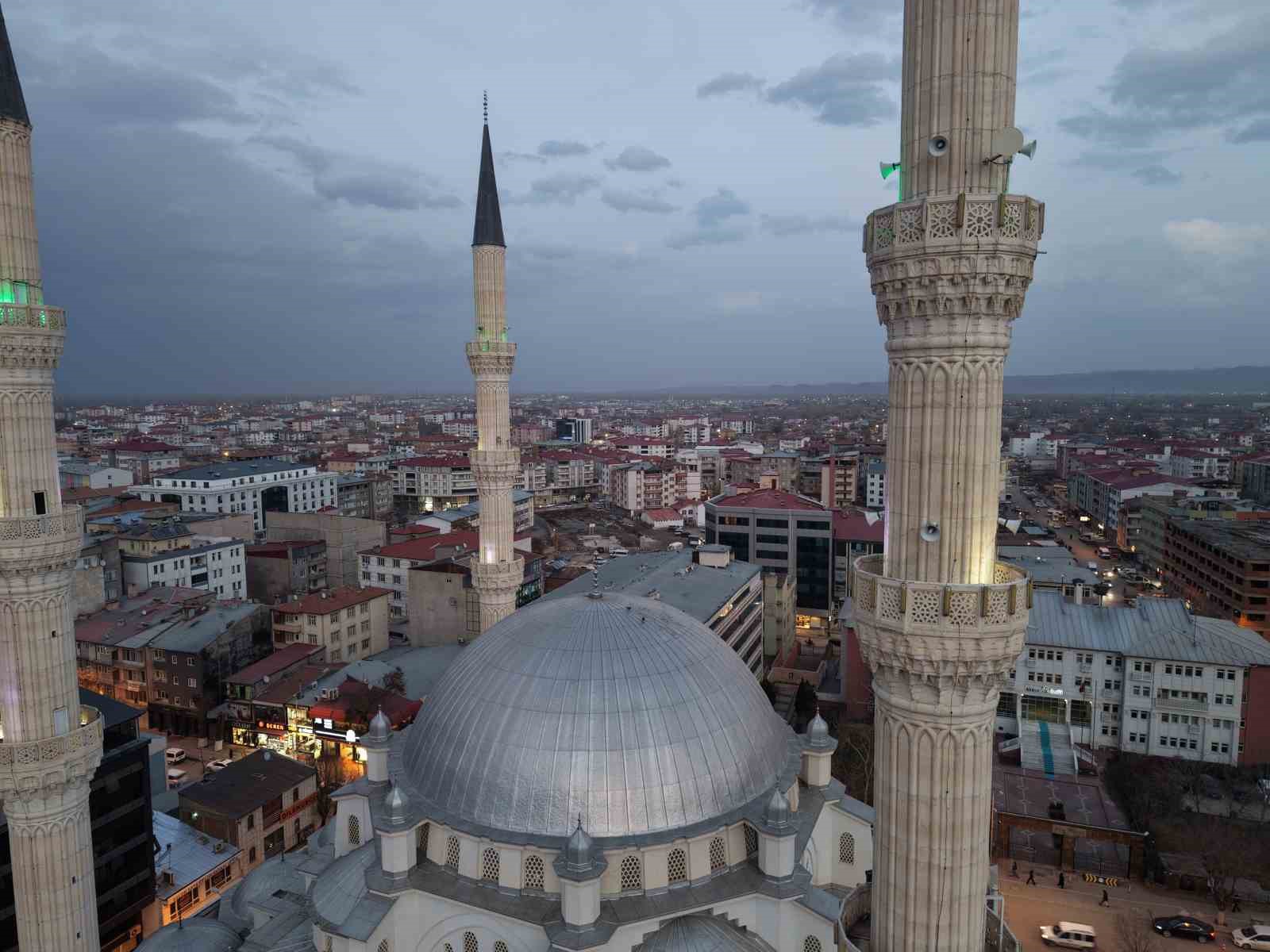 Türkiye’de ilk iftar Iğdır’da yapıldı