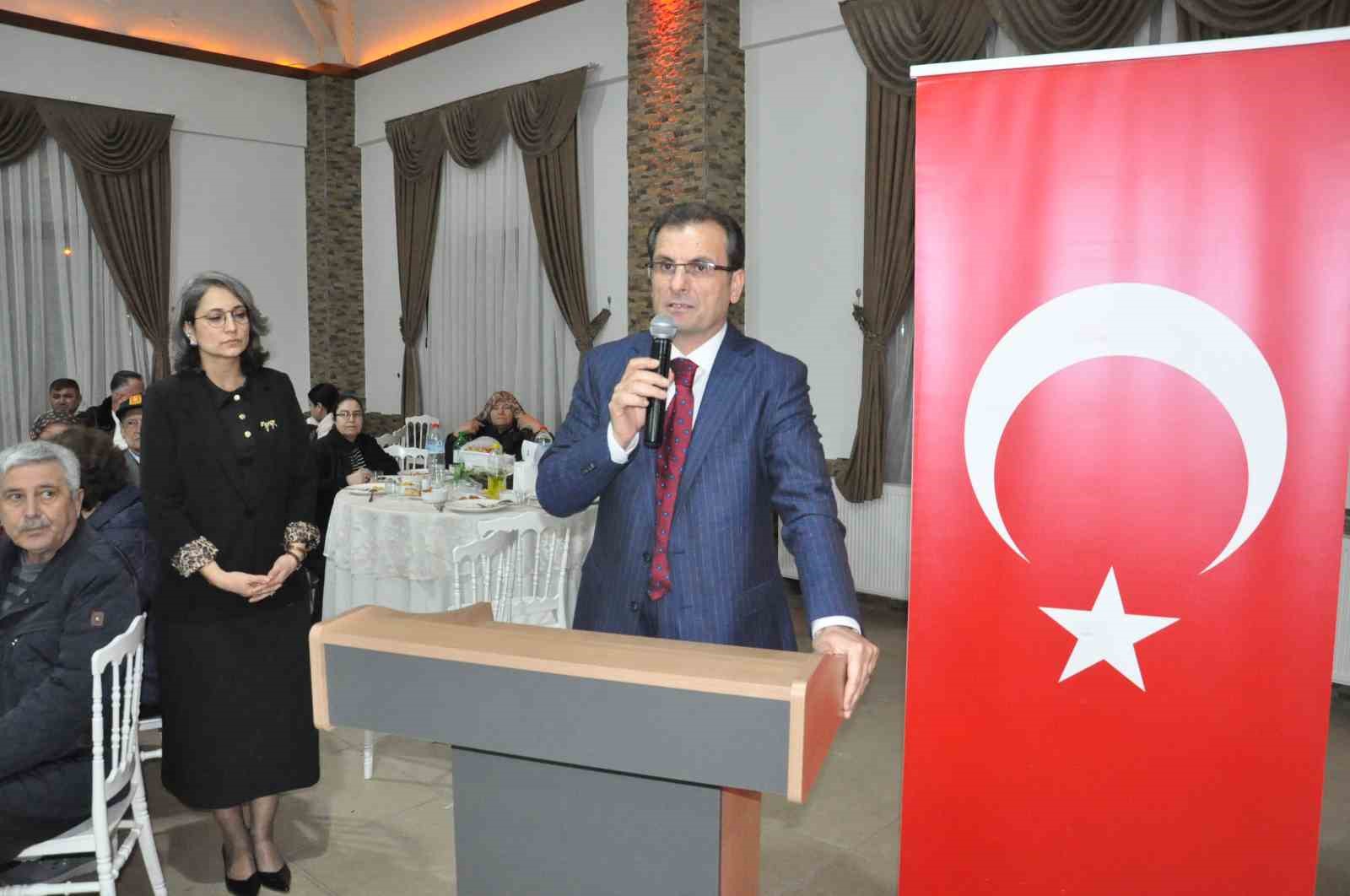 Salihli Kaymakamı G&uuml;ldoğan, şehit aileleri ve gazilerle iftarda buluştu
