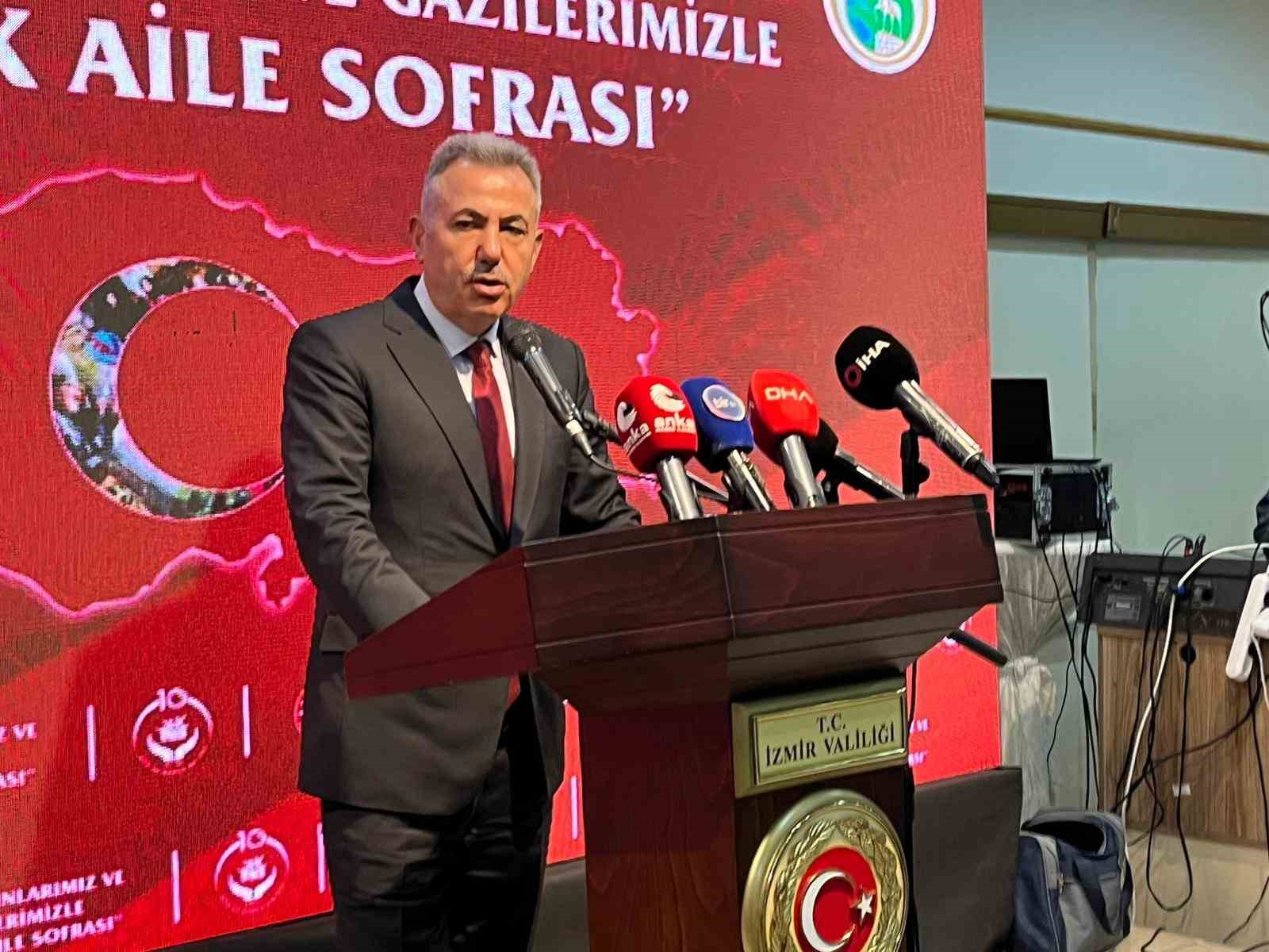 İzmir’de şehit yakınları ve gaziler ‘Büyük Aile Sofrası’nda buluştu