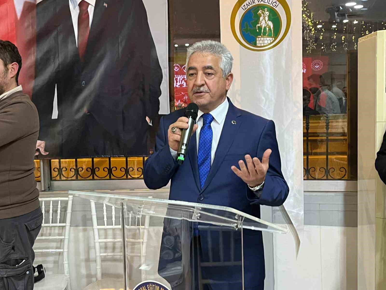 İzmir&rsquo;de şehit yakınları ve gaziler &lsquo;B&uuml;y&uuml;k Aile Sofrası&rsquo;nda buluştu
