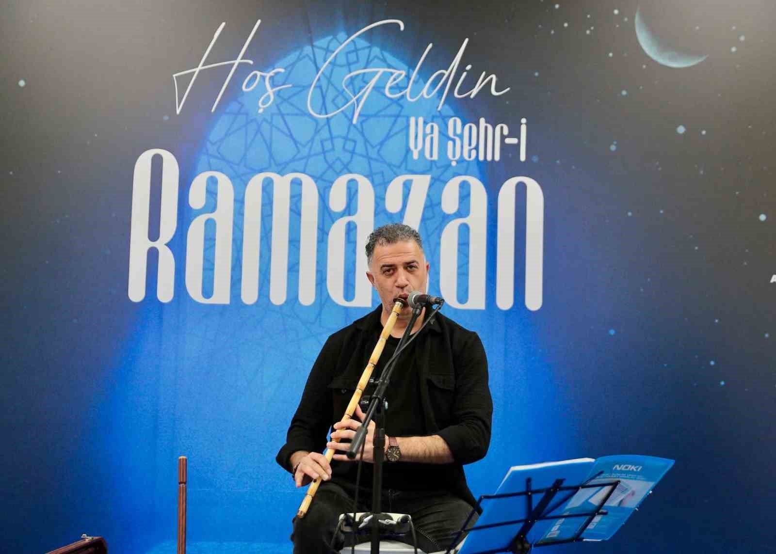 Aliağa&rsquo;da ilk toplu iftar coşkusu
