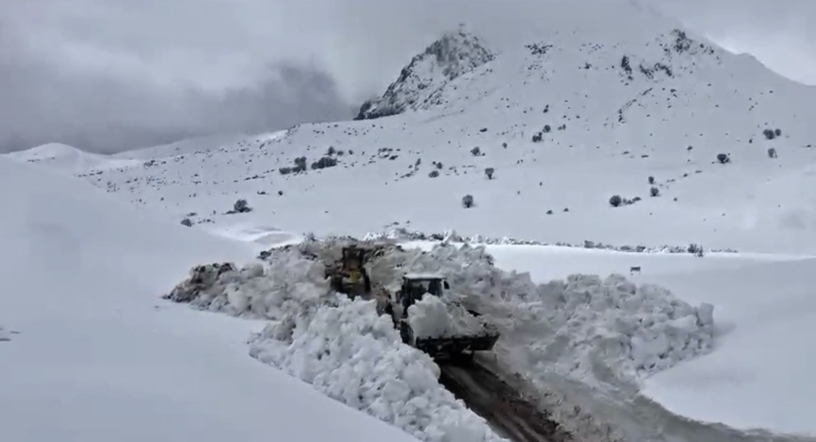 Yayladere’de iki metreyi bulan karla mücadele