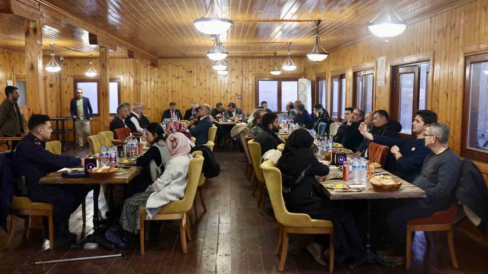 Ak&ccedil;adağ&rsquo;da Ramazan&rsquo;ın ilk iftarı şehit aileleri ve gazilerle yapıldı
