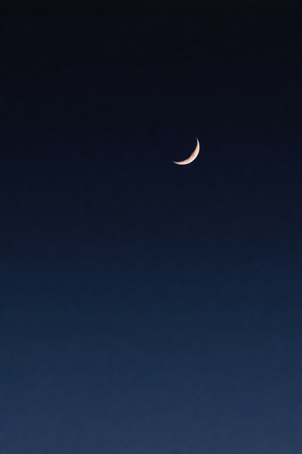 Ramazan’ın ilk iftarında Tekirdağ semalarında hilal güzelliği