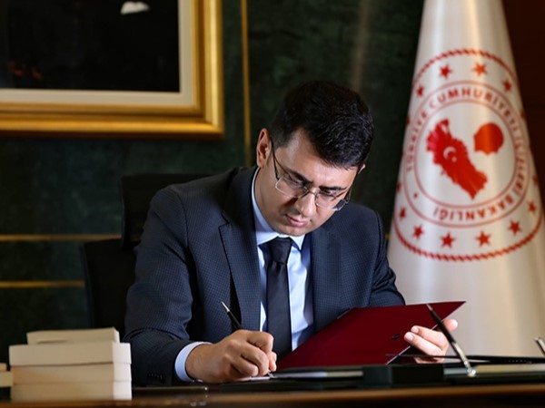 Uşak&rsquo;ın yeni Valisi Serdar Kartal oldu
