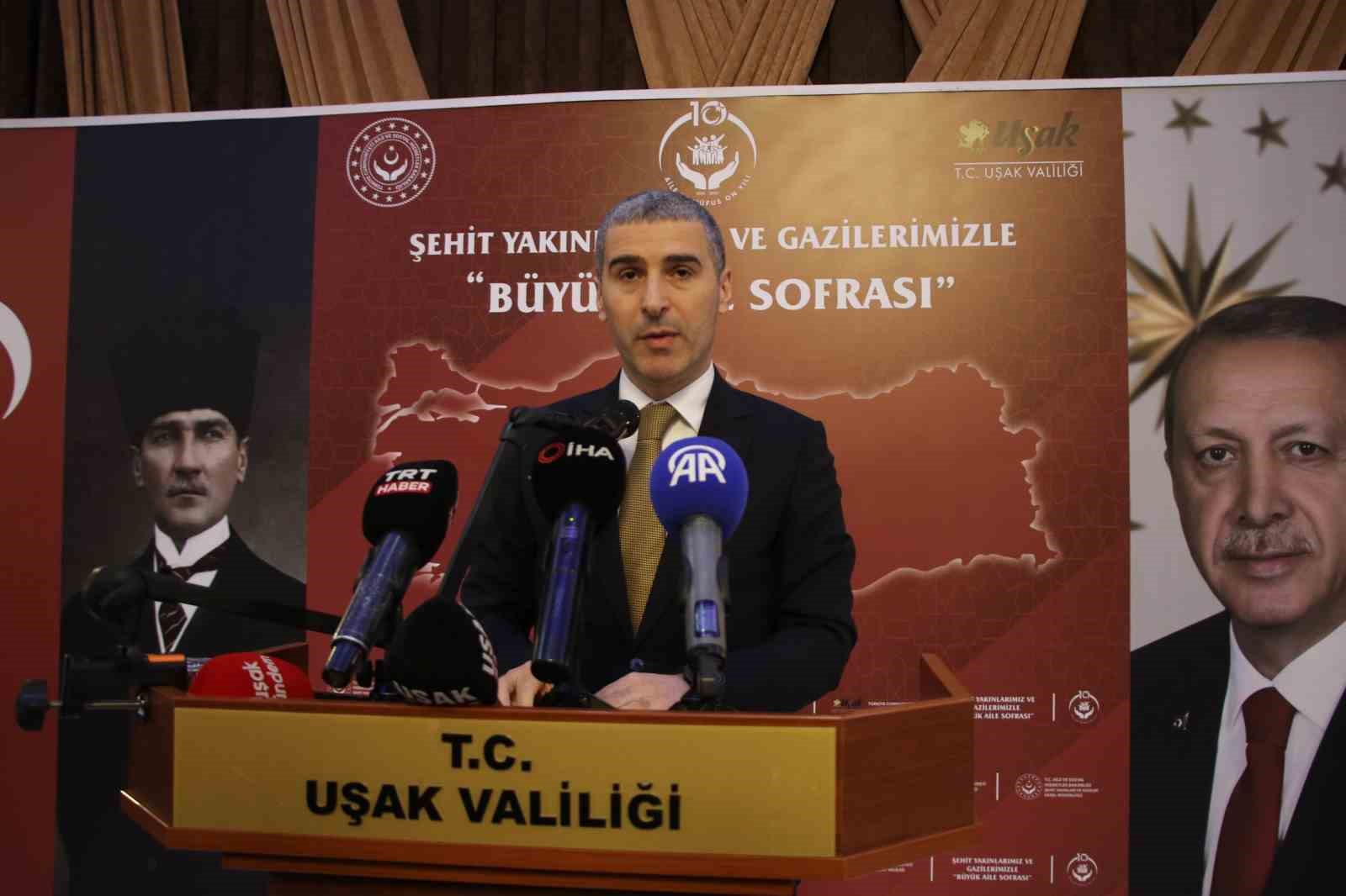 Vali Aktaş, Ramazan&rsquo;ın ilk iftarında şehit yakınları ve gazilerle bir araya geldi
