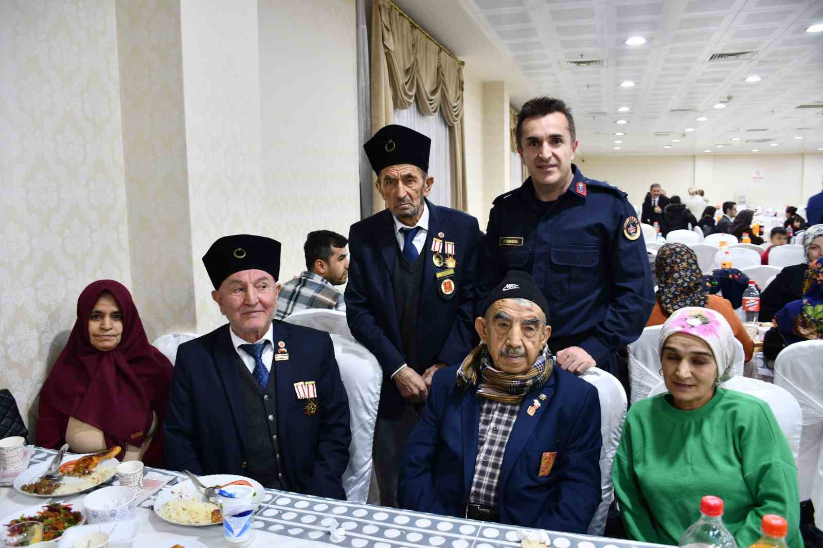 Vezirköprü’de şehit yakınları ve gaziler iftarda ağırlandı