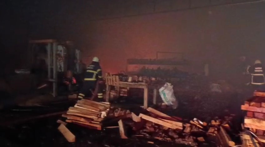 Payas’ta marangoz atölyesinde yangın