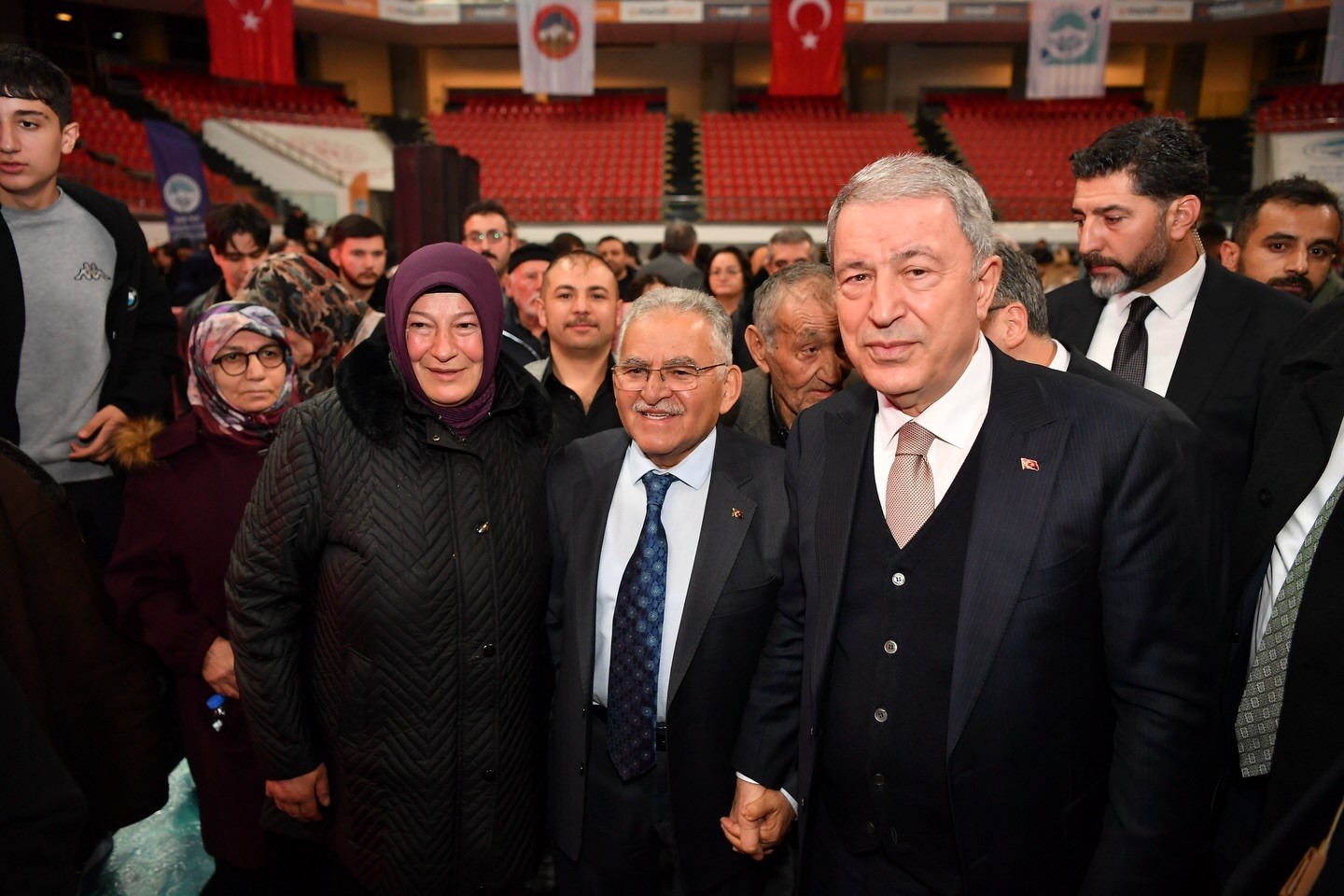 Kayseri protokol&uuml;, ilk iftarı şehit aileleriyle a&ccedil;tı
