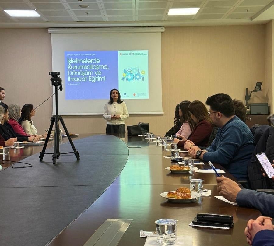 GSO ev sahipliğinde "Kurumsallaşma, D&ouml;n&uuml;ş&uuml;m ve İhracat Eğitimi" d&uuml;zenlendi
