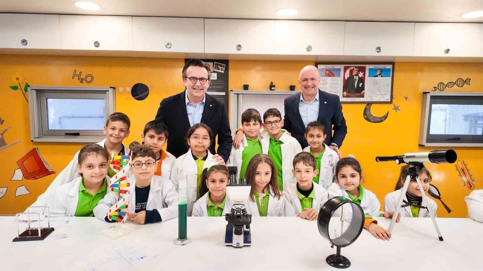 MediaMarkt T&uuml;rkiye ve TEGV&rsquo;den deprem b&ouml;lgesinde 11 bini aşkın &ccedil;ocuğa nitelikli eğitim desteği
