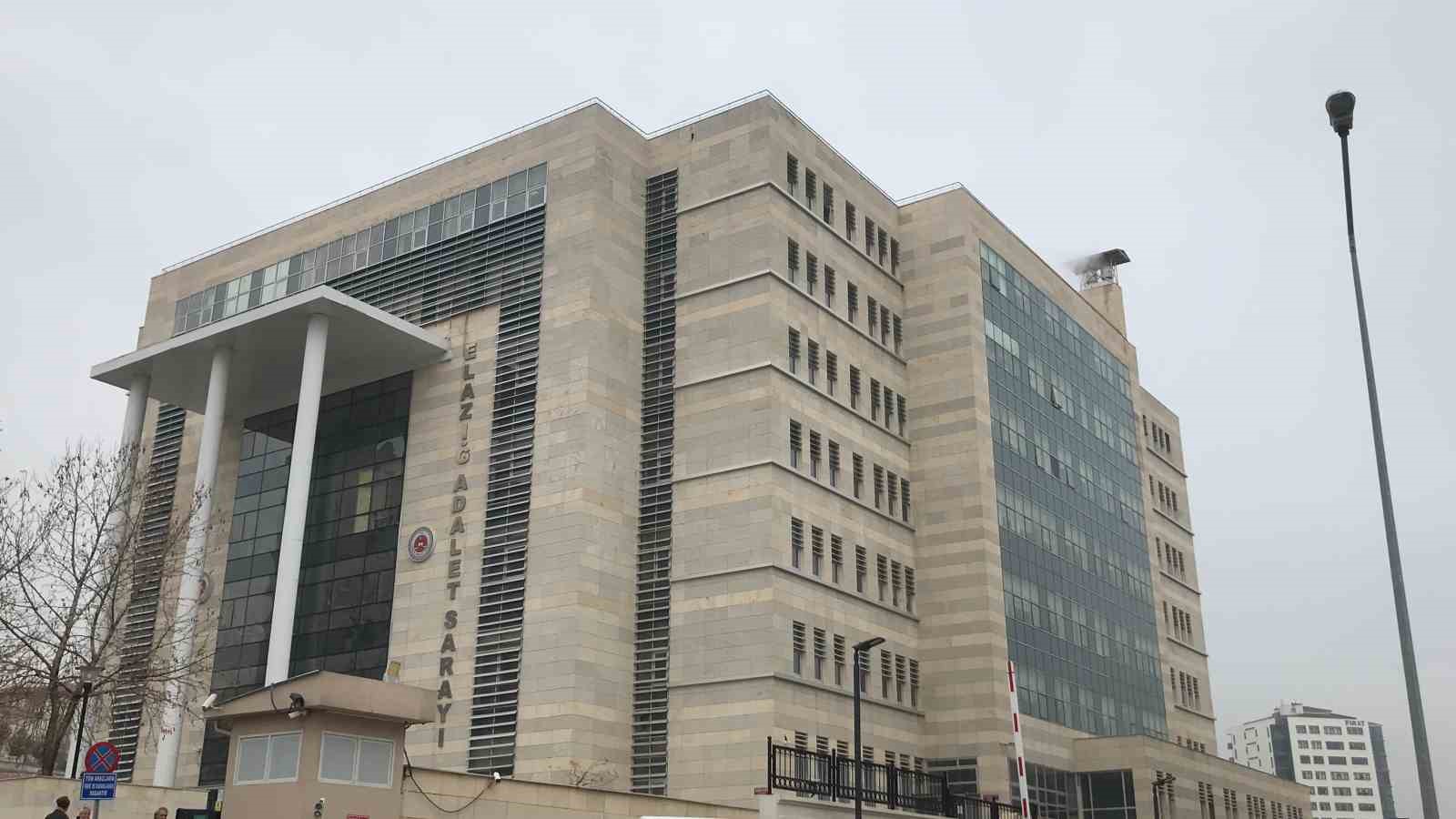 Sazan sarmalı ile 3 milyon liralık vurgun yapan 2 ş&uuml;pheli yakalandı
