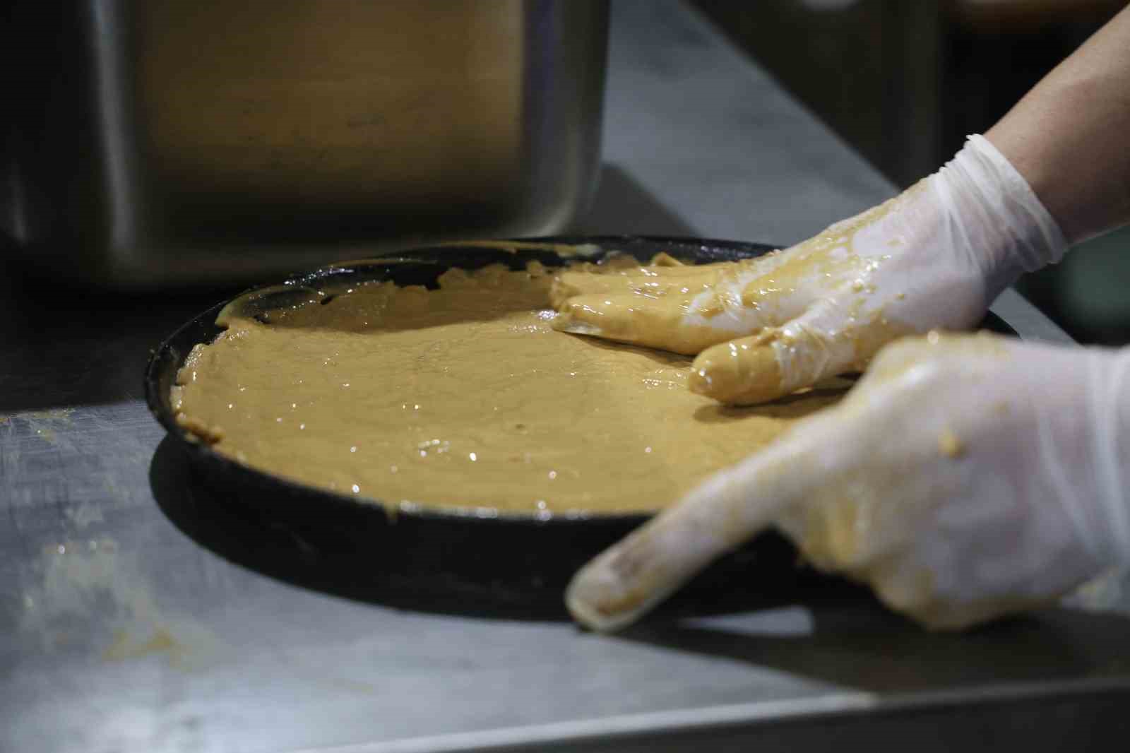 Meşe odunlu fırında vazge&ccedil;ilmez lezzet: Tahinli pide
