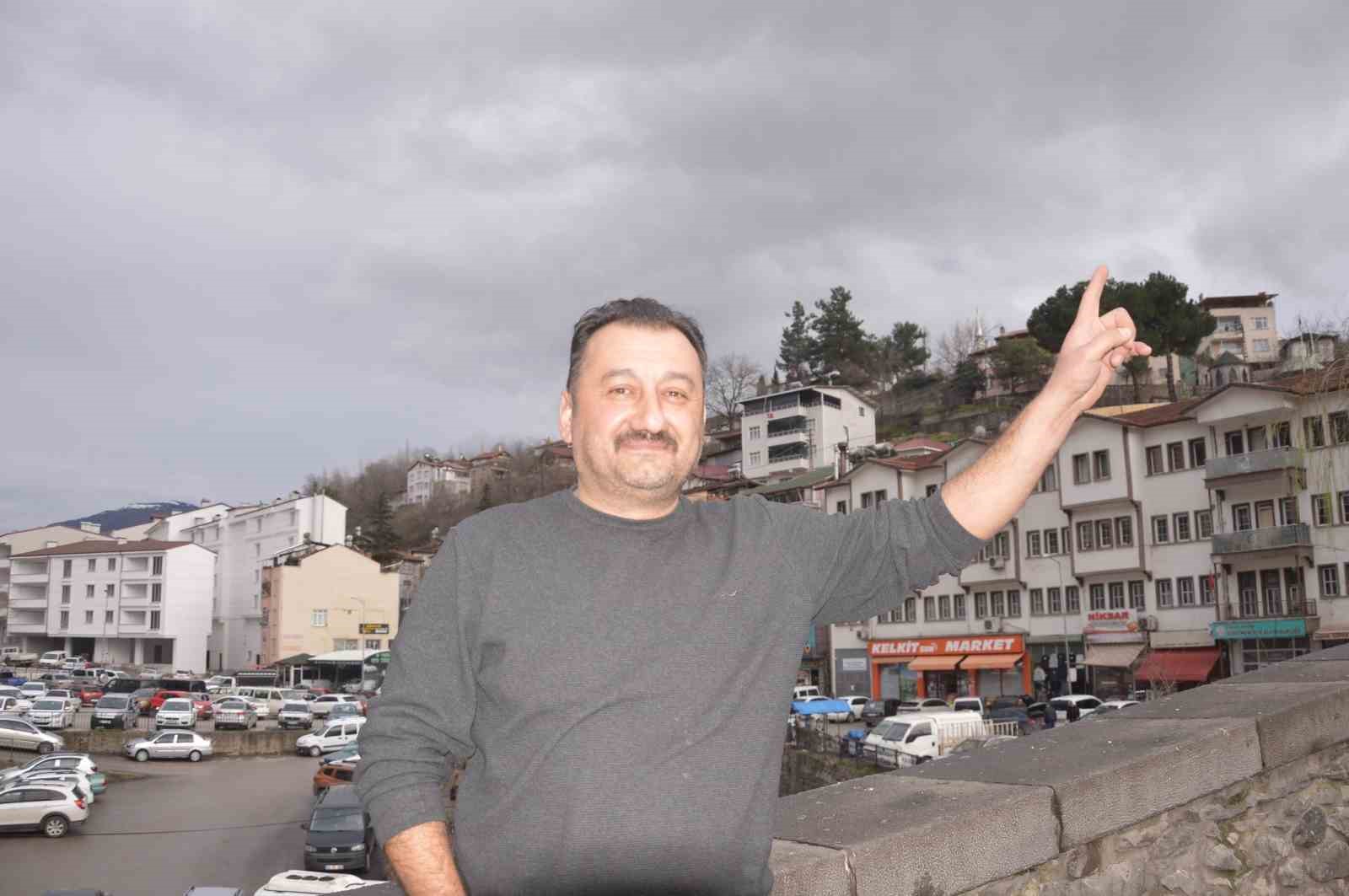 Şahin’in havadaki güvercin avı