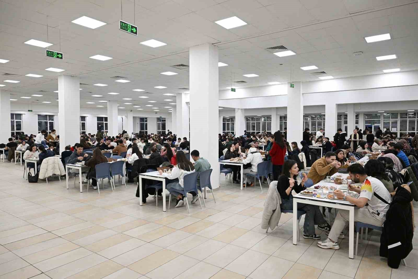 Anadolu &Uuml;niversitesi&rsquo;nde ilk iftar heyecanı
