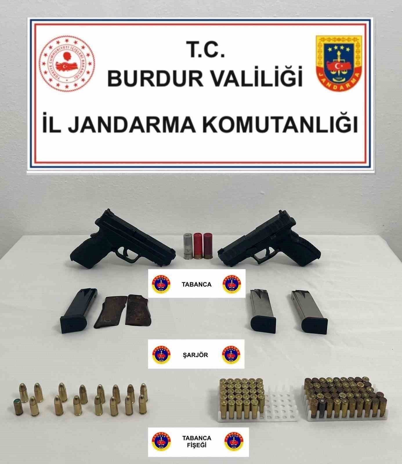 Burdur&rsquo;da &ccedil;ok sayıda ruhsatsız silah ve m&uuml;himmat ele ge&ccedil;irildi
