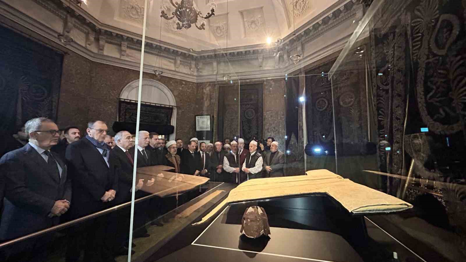 Hırka-i Şerif ziyarete açıldı
