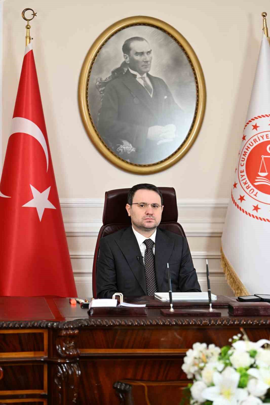 Bakan G&uuml;rlek: "Ticari davaların en kısa s&uuml;rede sonuca bağlanması i&ccedil;in &ccedil;alışmalarımızı kesintisiz s&uuml;rd&uuml;receğiz"
