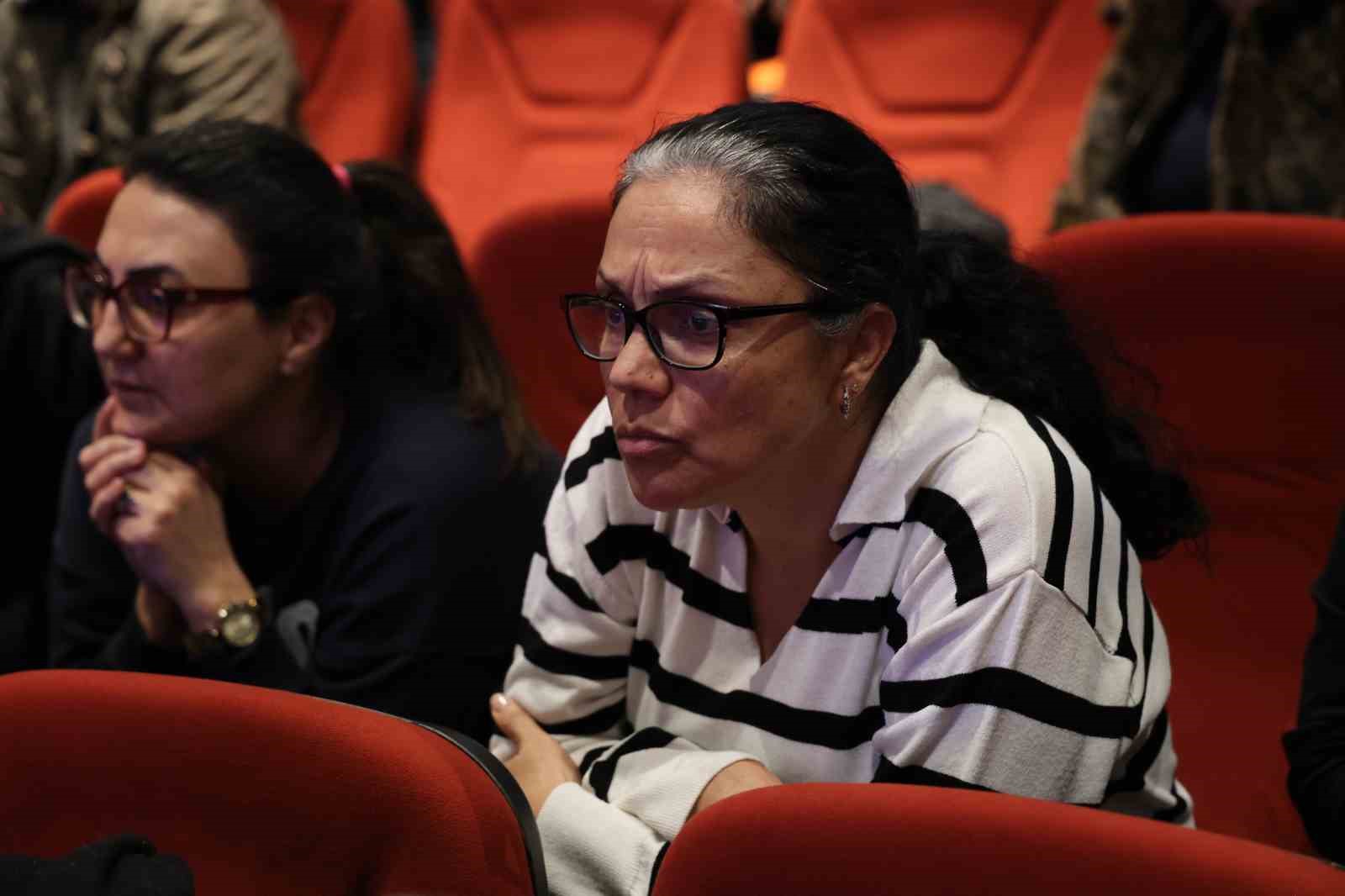 Adana&rsquo;da &rsquo;Y&uuml;zyılın Konut Projesi&rsquo;nin kuraları &ccedil;ekildi
