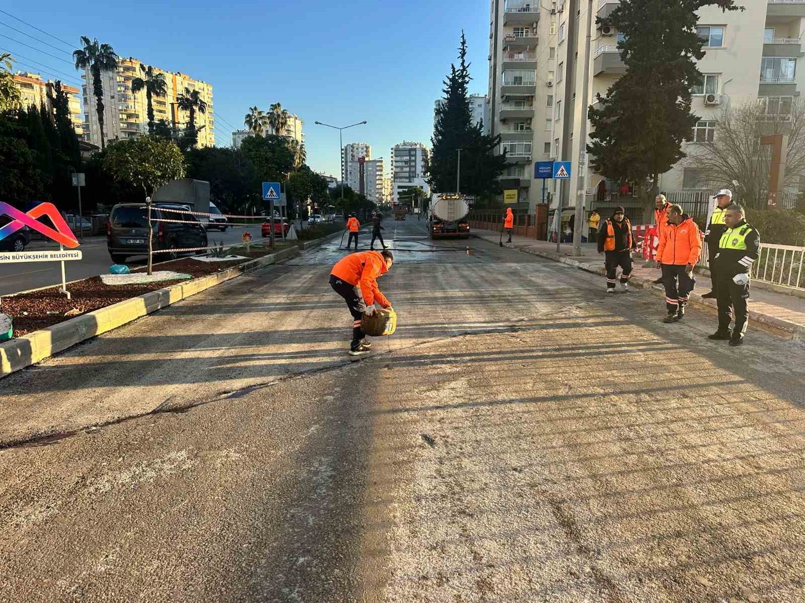 Mersin’de selin zarar verdiği köprüde tahkimat çalışması tamamlandı