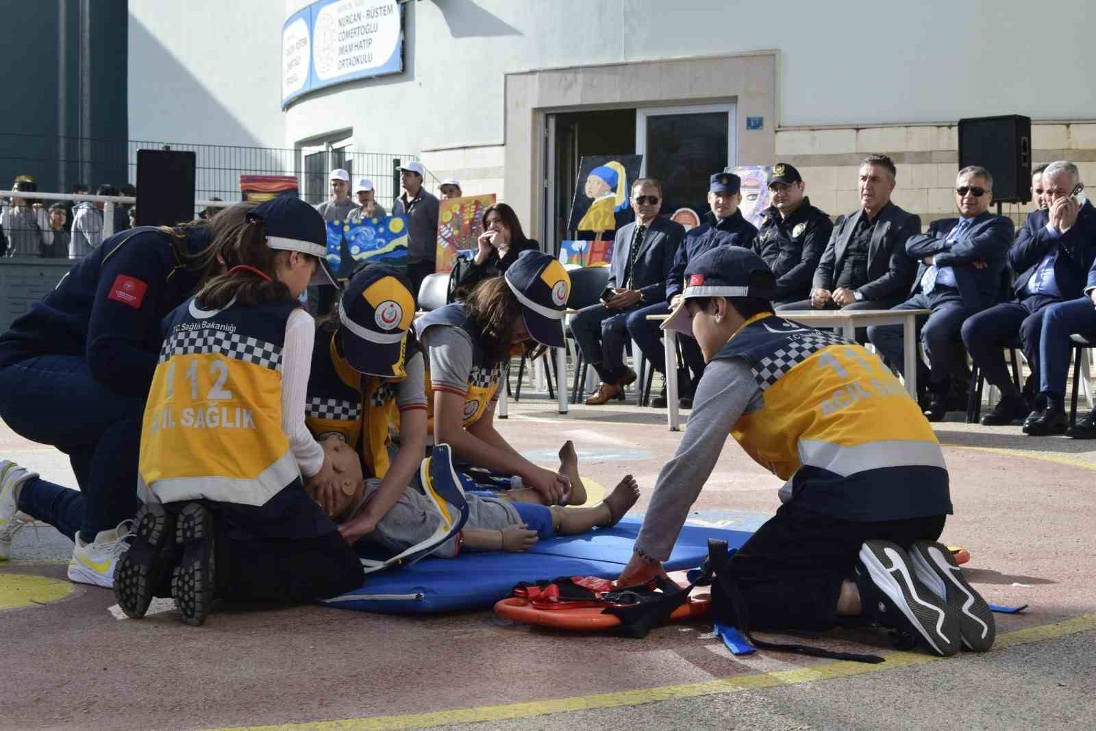 Aksu’da öğrenciler ‘Sağlık Elçisi’ belgelerini aldı