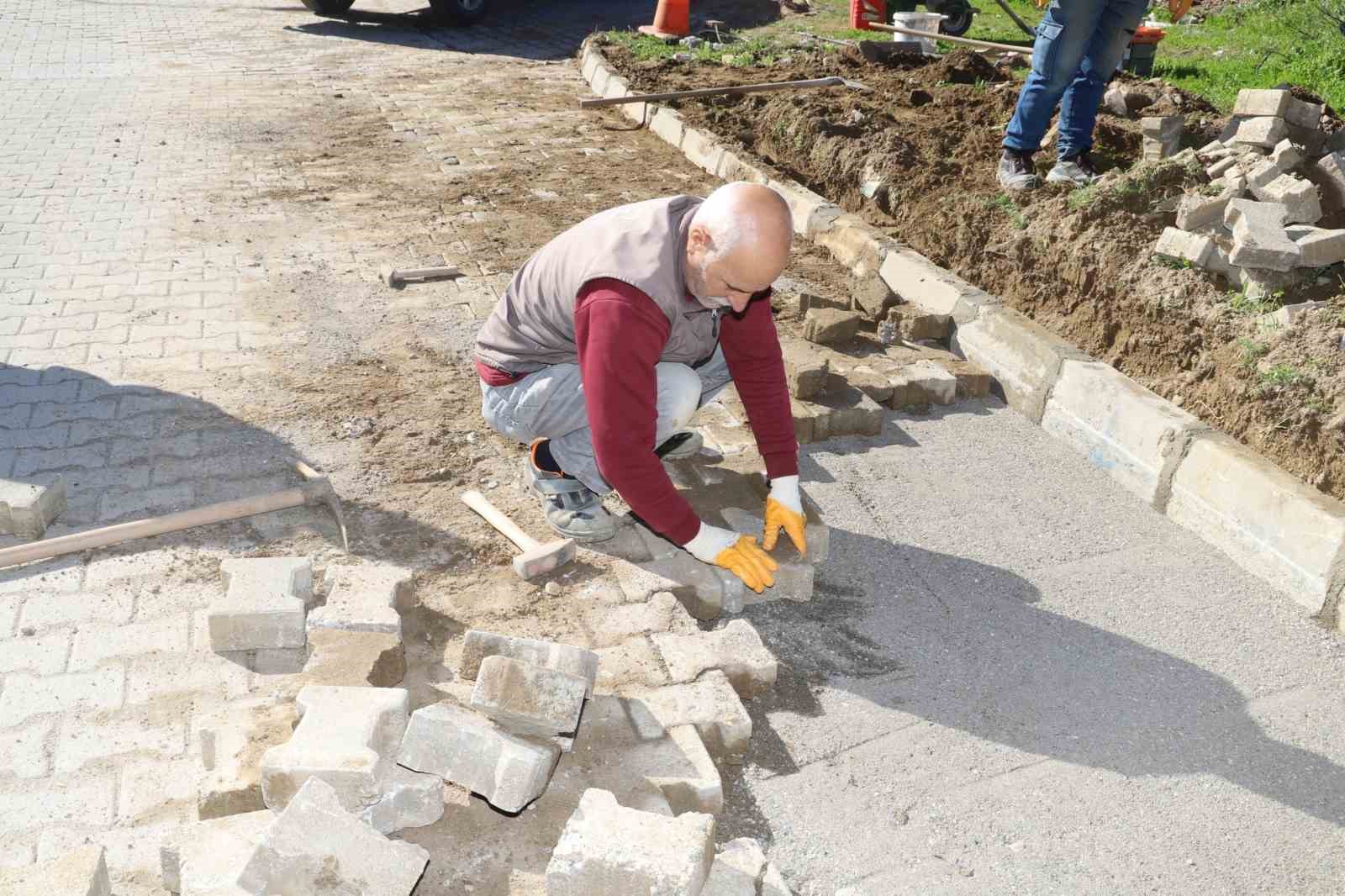 Nazilli&rsquo;de yol seferberliği, bozulan parkeler yenileniyor
