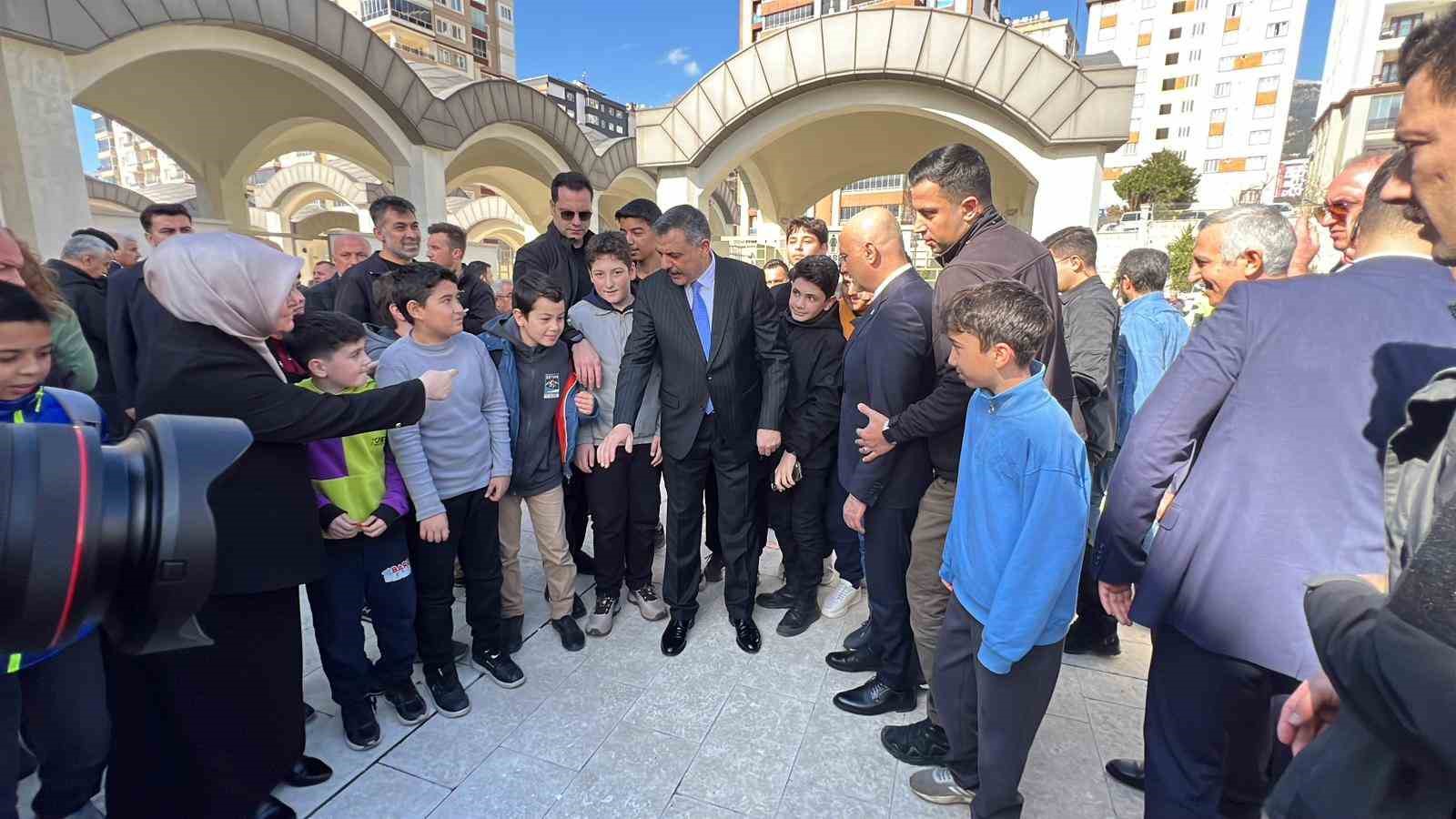 İ&ccedil;işleri Bakanı &Ccedil;ift&ccedil;i&rsquo;ye Kahramanmaraşlıların ilgisi yoğun oldu
