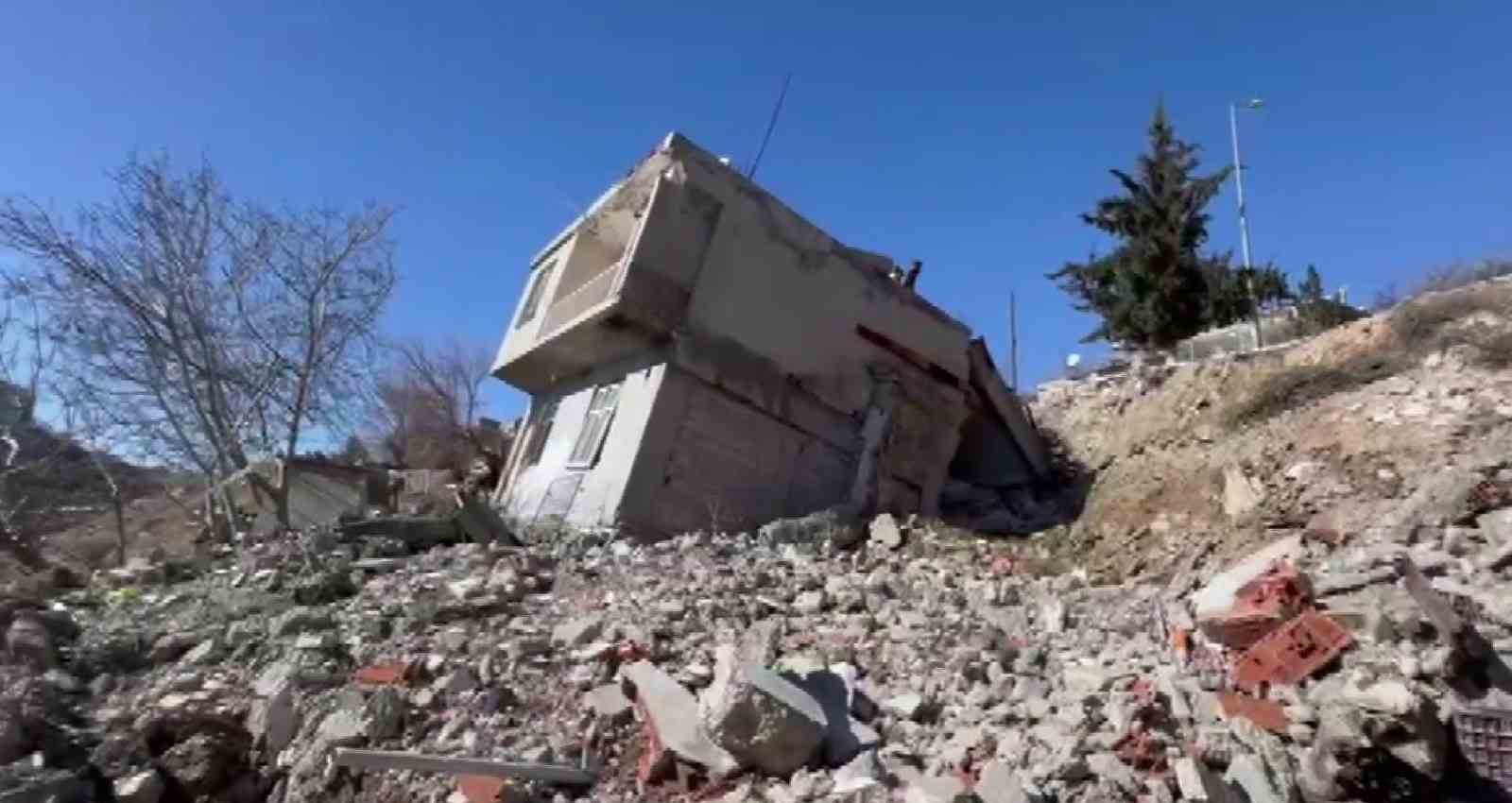 Adıyaman&rsquo;da heyelan nedeniyle iki ev hasar g&ouml;rd&uuml;
