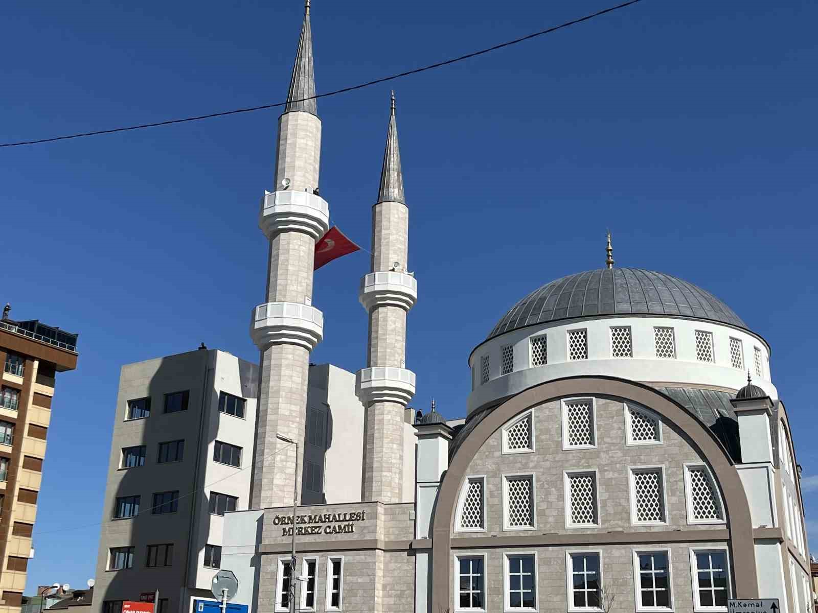 Cumhurbaşkanı Erdoğan, cuma namazını Ataşehir&rsquo;de eda etti
