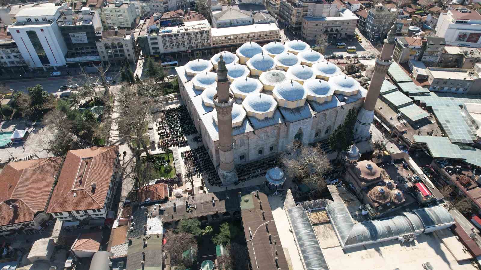 Ramazan&rsquo;ın ilk Cuma&rsquo;sı Ulucami doldu taştı
