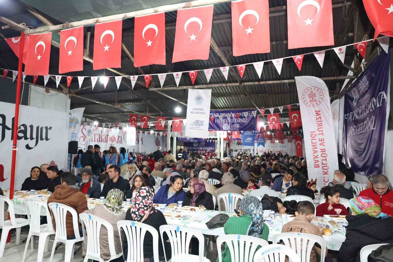 Akdeniz’de ilk iftar sofrası kuruldu