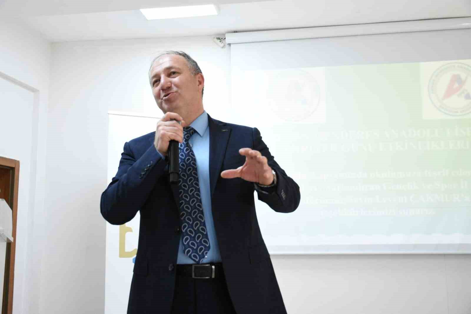 &Ccedil;akmur; "Sizi başkanlarından ayıracak mutlak bir &ouml;zelliğiniz olsun"
