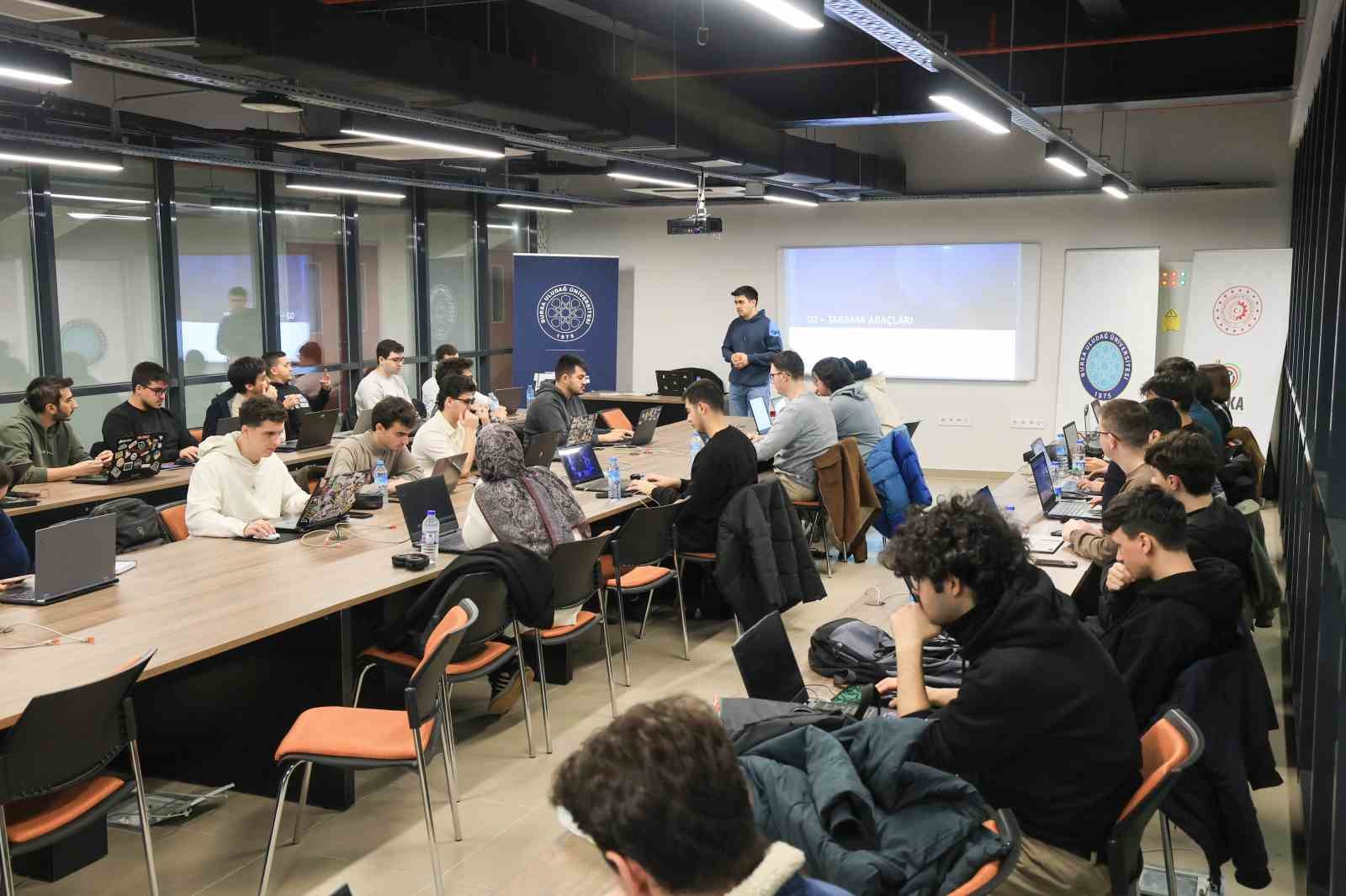 Dijital vatanın muhafızları Bursa’da yetişiyor