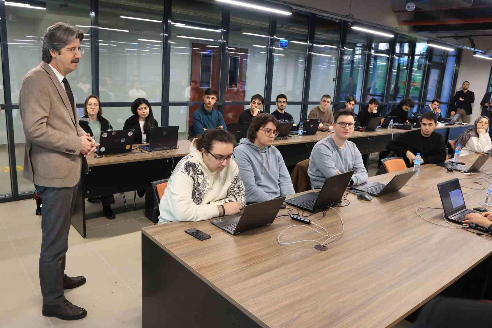 Dijital vatanın muhafızları Bursa&rsquo;da yetişiyor
