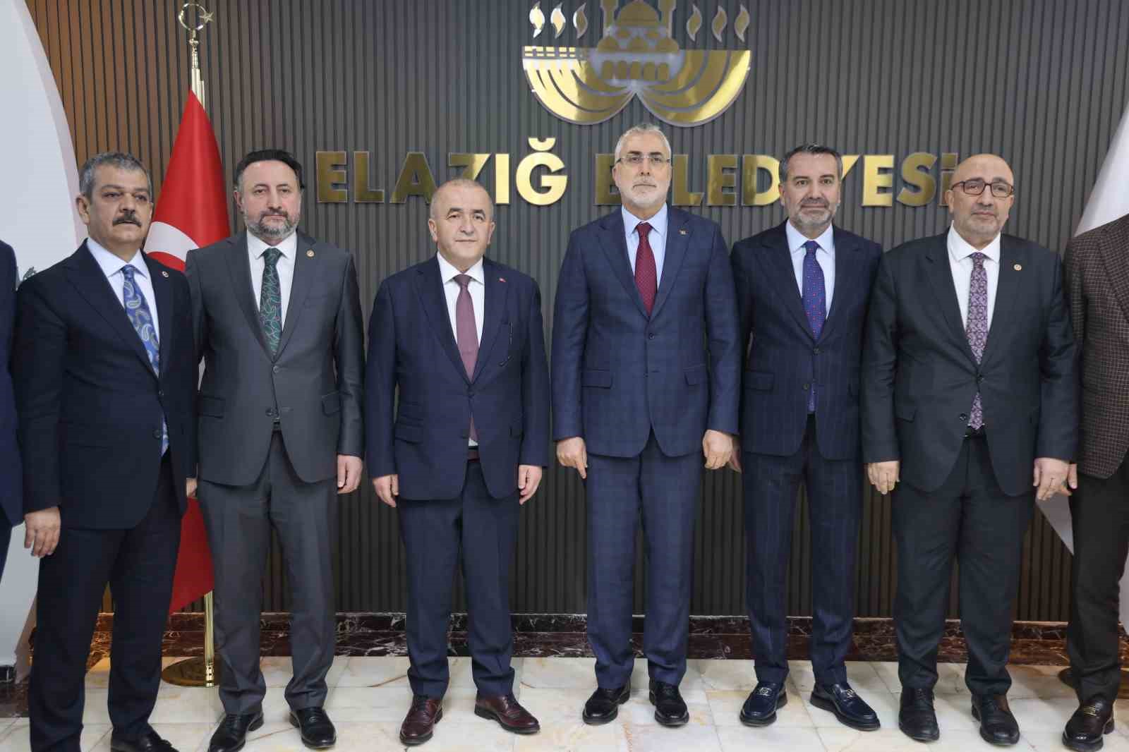 Bakan Vedat Işıkhan, Elazığ&rsquo;da
