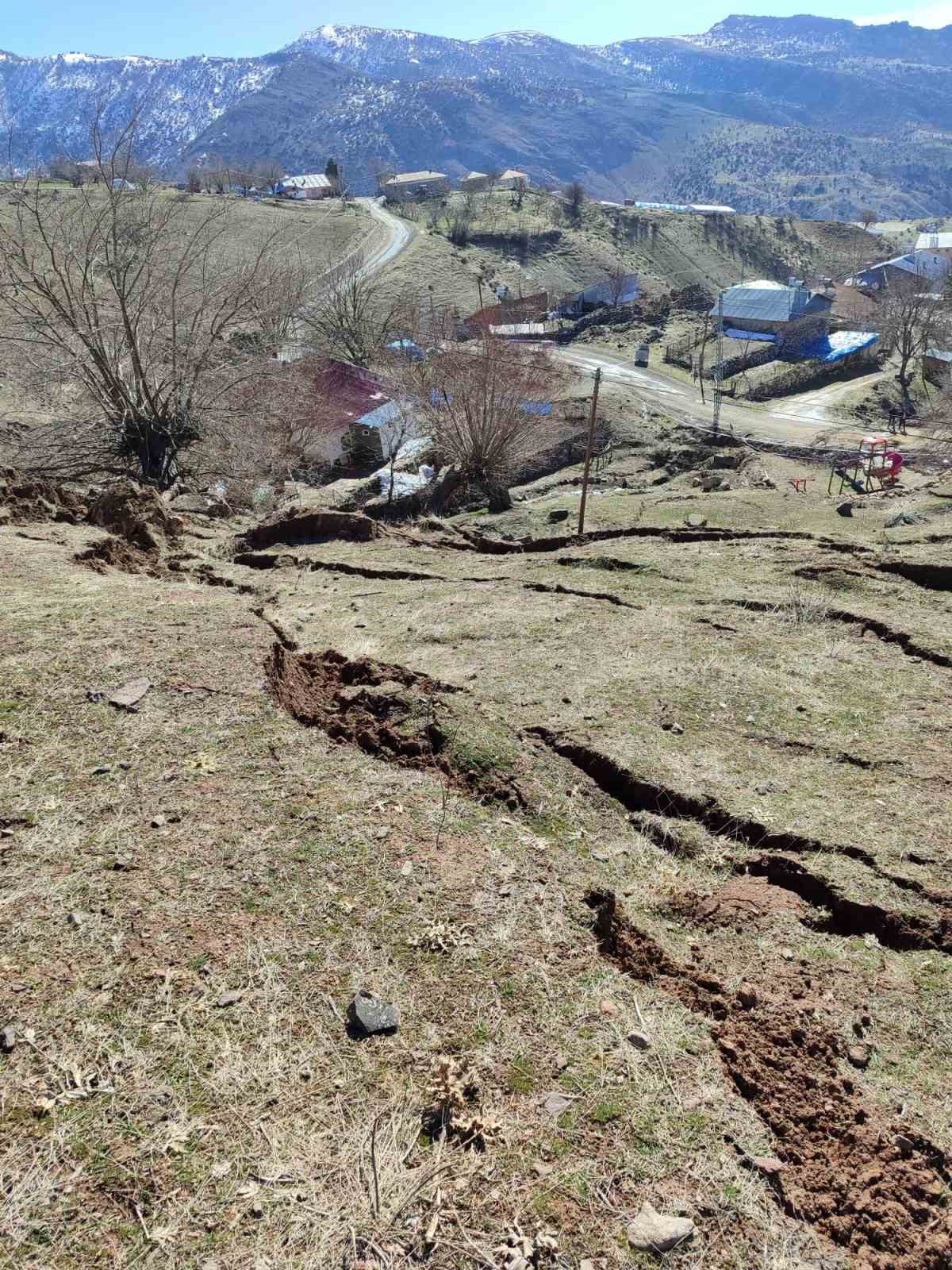 Tunceli&rsquo;de heyelan tedbirleri: 19 konuttan 7&rsquo;si boşaltıldı
