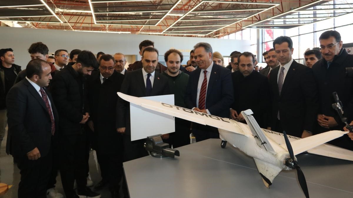Bakan Kacır, İn&ouml;n&uuml; &Uuml;niversitesi&rsquo;nde Milli Teknoloji At&ouml;lyesi&rsquo;nin a&ccedil;ılışını yaptı
