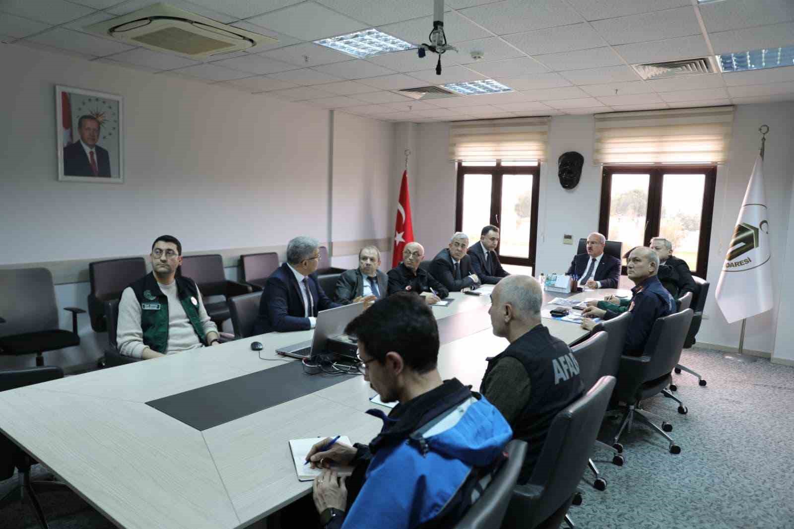 &Ccedil;anakkale&rsquo;de aşırı yağışların riskleri masaya yatırıldı
