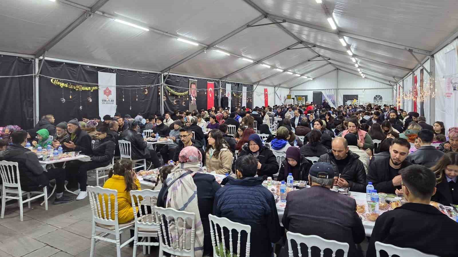 Asırlık vakıf geleneği y&uuml;zlerce vatandaşı aynı sofrada buluşturdu
