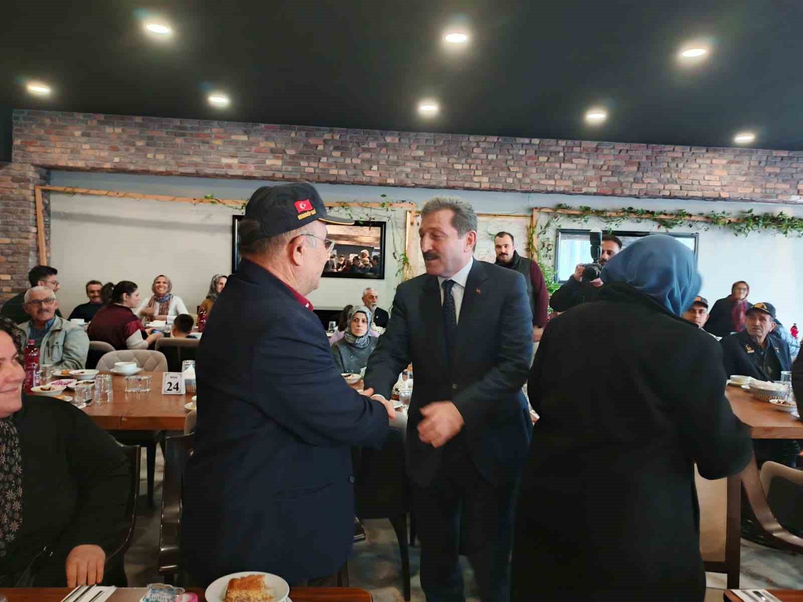 Protokol, Bafra&rsquo;da şehit yakınları ve gazilerle iftar yaptı
