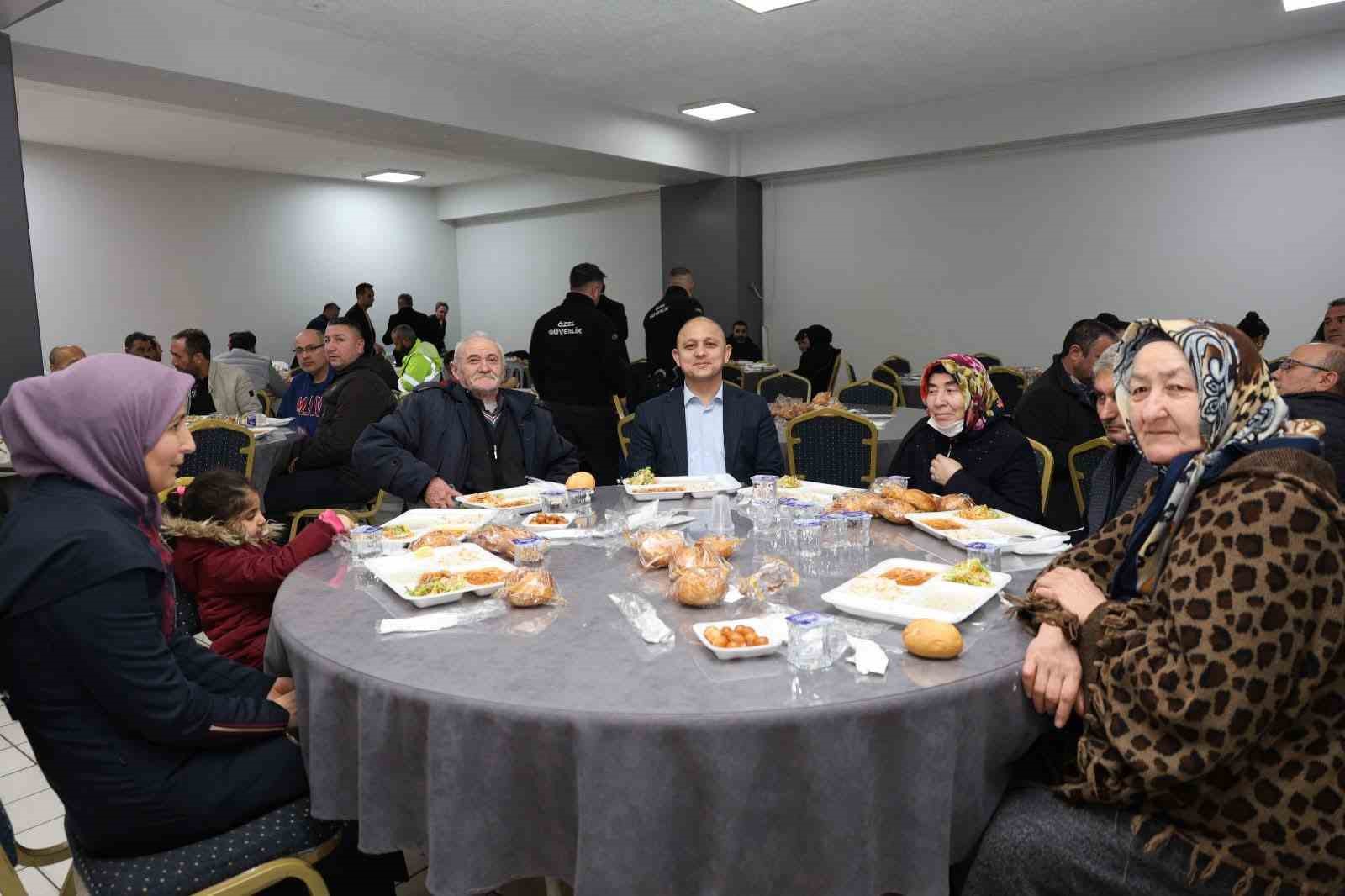 Başkan &Ouml;nal, iftar sofrasında vatandaşlarla buluştu
