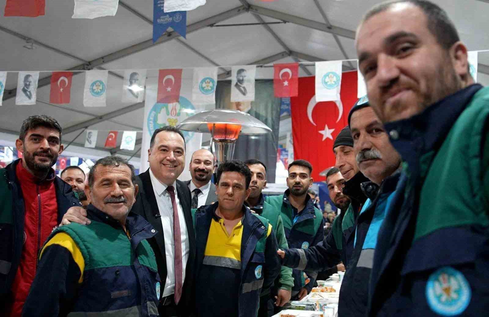 Başkan Dutlulu binlerce Manisalıyla iftar sofrasında buluştu
