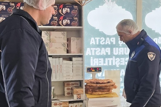 Efeler Belediyesi zabıta ekiplerinden gıda denetimi
