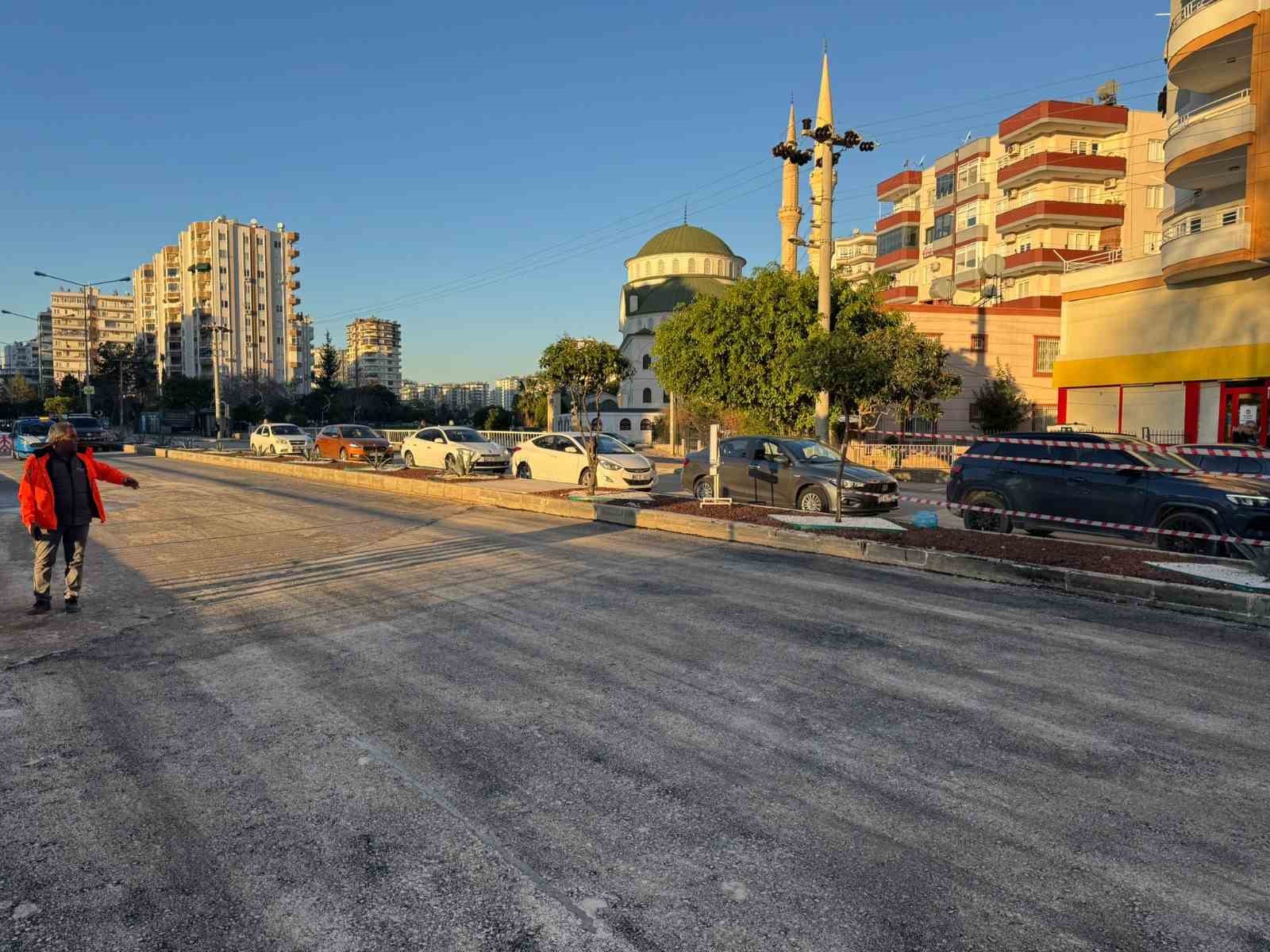 Mersin&rsquo;de selin zarar verdiği k&ouml;pr&uuml;de tahkimat &ccedil;alışması tamamlandı
