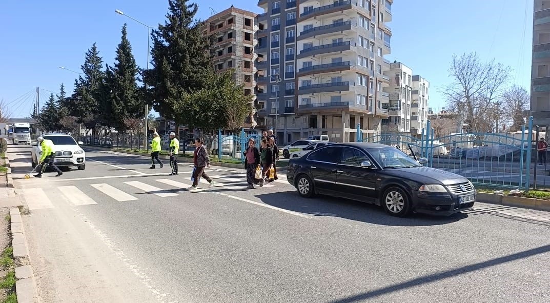 Otomobilin &ccedil;arptığı &ccedil;ocuk yaralandı
