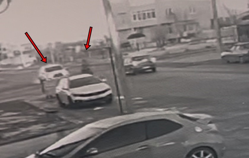 Tekirdağ’da otomobille çarpışan bisikletlinin yaralandığı feci kaza kamerada