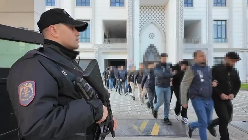 Siber dolandırıcıların cep telefonları çamaşır makinesinden çıktı